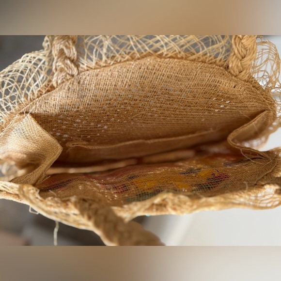 Floral Embroidered Straw Tote Bag - Picture 7 of 8